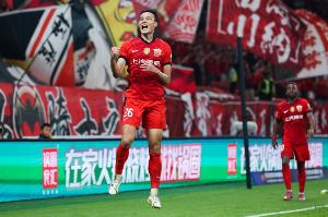 足球周刊：三度入选国足但无缘A级赛首秀，刘若钒期待为国出战